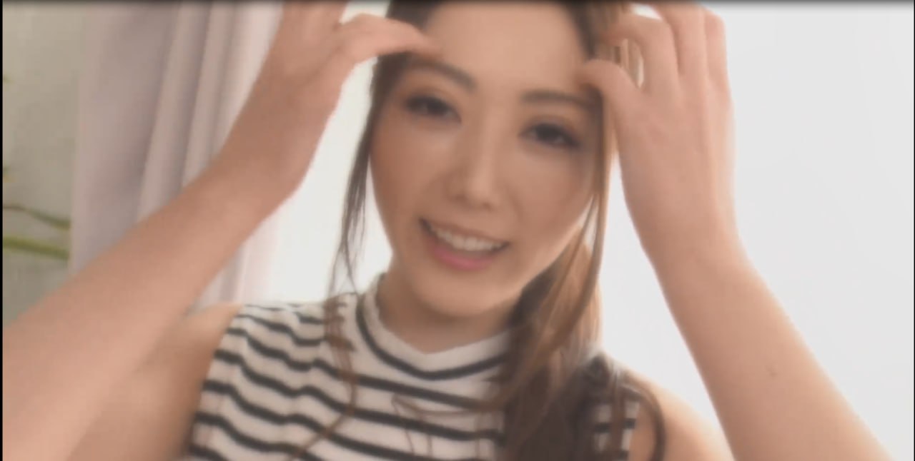 客厅大伦交侩h芽子メイリン モデルコレクシ高清在线观看